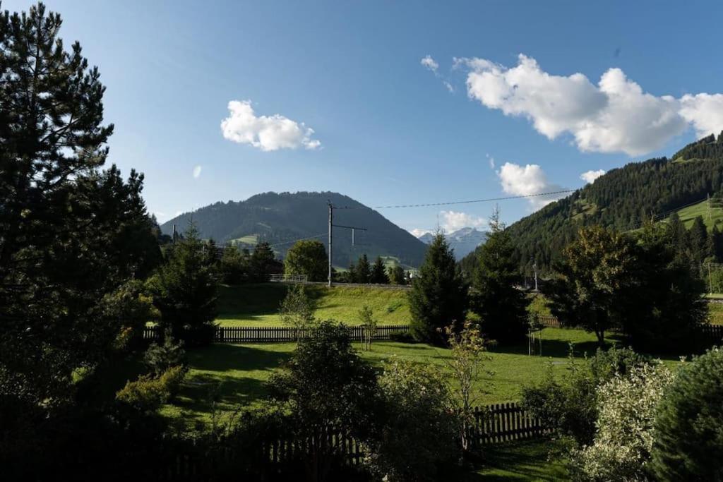 Charming Alpine Apartment Gstaad Exterior foto